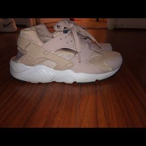 Light pink huaraches